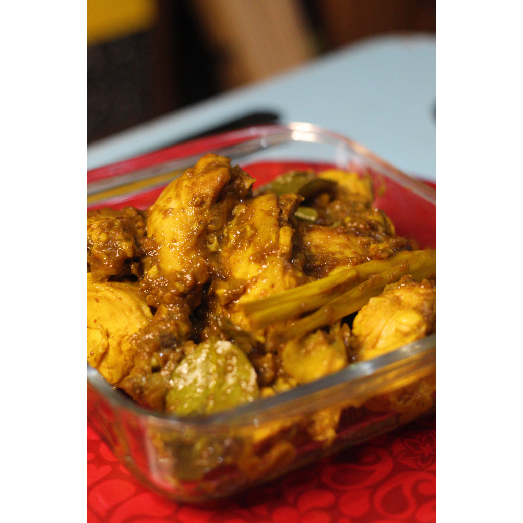 

Ayam Ungkep kuning 1ekor by Dapur Fahamka