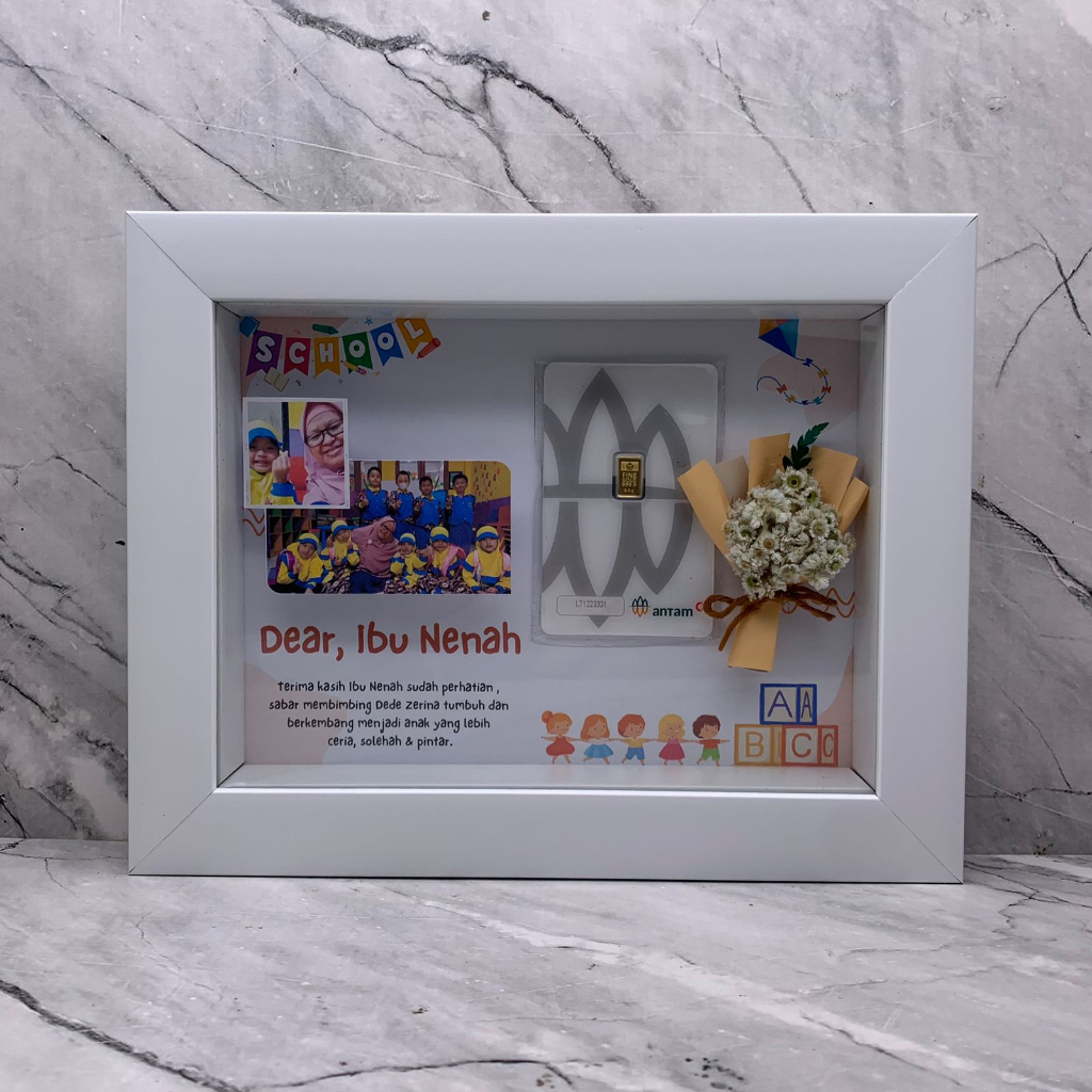 (UKURAN M 20x15) HAMPERS Gift CUSTOM Bingkai FRAME Mahar 3D Minigold / Hadiah / Kado Mahar variasi Minigold / Design Frame Birthday Wedding Newborn Baby Graduation (TIDAK TERMASUK EMAS)