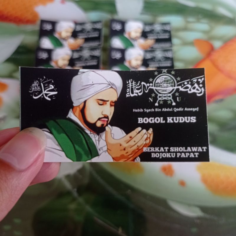 

(Minimal Order 10 pcs) Stiker ilustrasi habib syech, Vynil/Hologram, Tahan Air, Tahan Lama