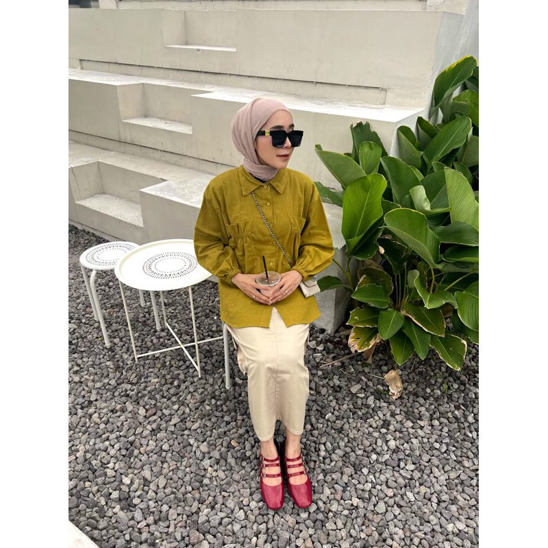 Gladis Pocket Serut Linen Shirt | Kemeja Kerja Premium Wanita | Kemeja Hangout |  Kemeja Kuliah |