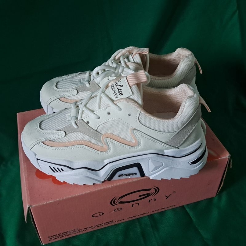 Sepatu Sneakers Genny