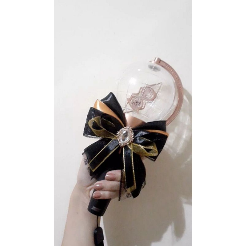 korean ribbon brooch // pita lightstick