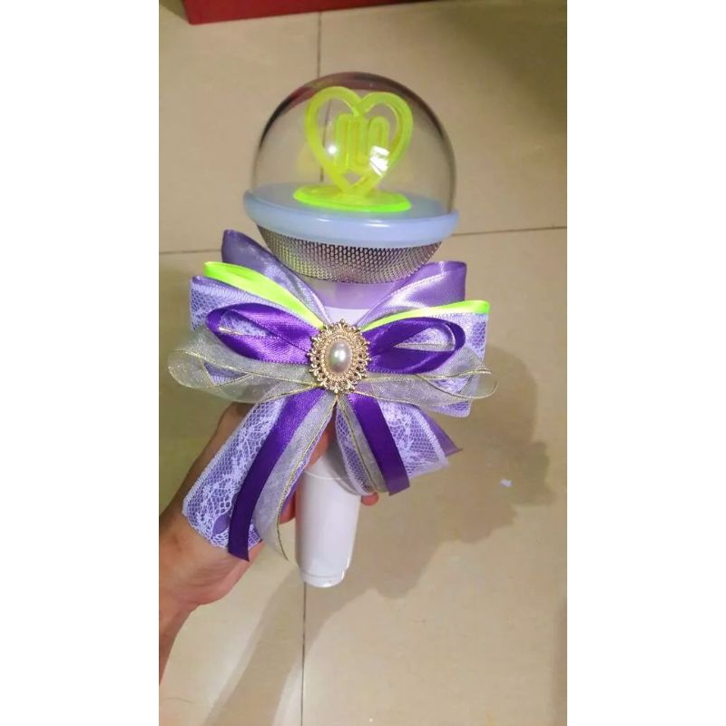 korean ribbon brooch // pita lightstick