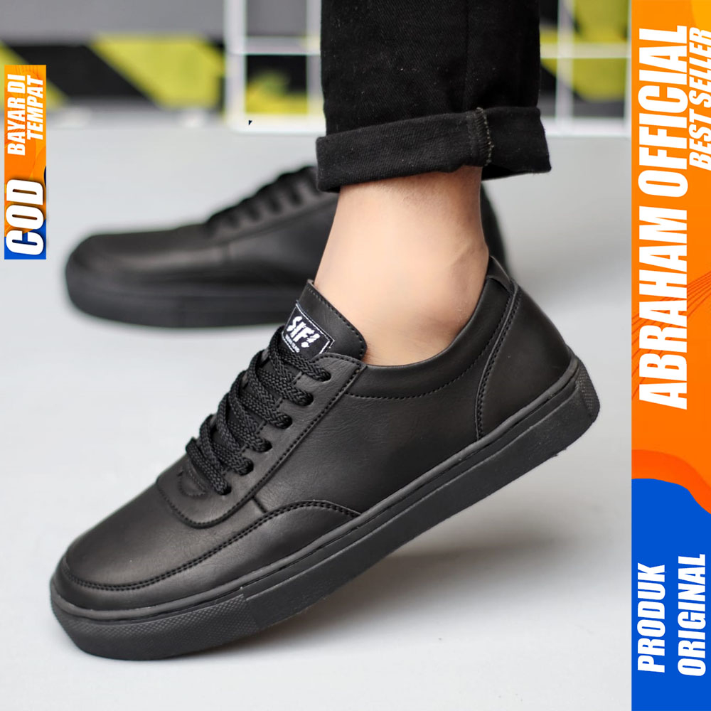 Sepatu Casual Sneakers Hitam Formal Pria