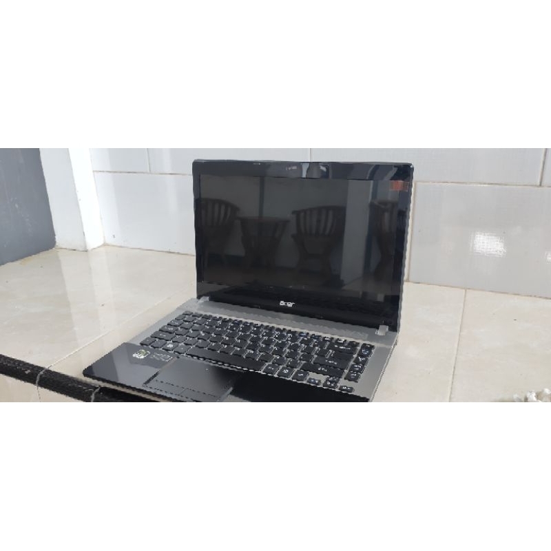 Laptop Acer Aspire V3-471G Core i5 gen 3 RAM 4GB VGA Nvidia 2gb 128bit Gaming Ringan Dan Design