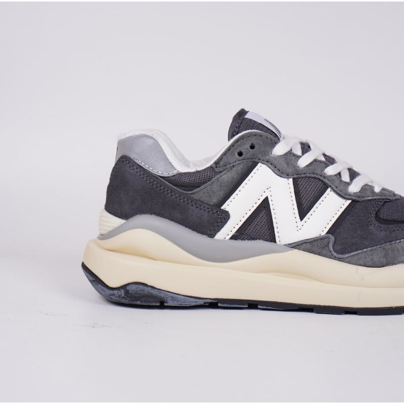 Sepatu New Balance 5740 Dark Grey