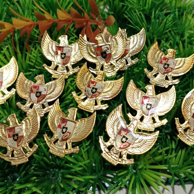 Pin Garuda Kuningan Resin Glass