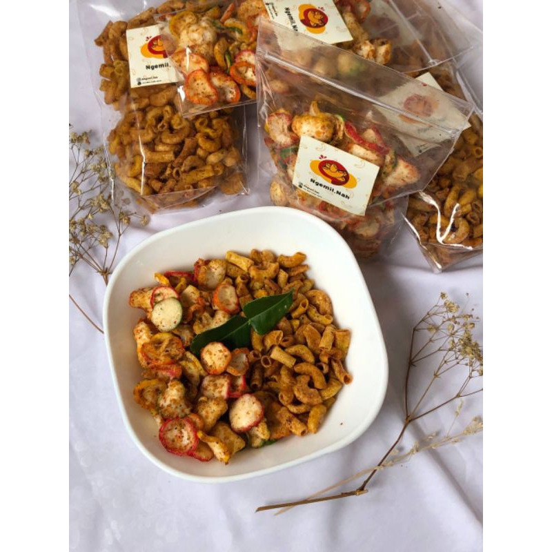 

Makaroni dan Kerupuk Seblak