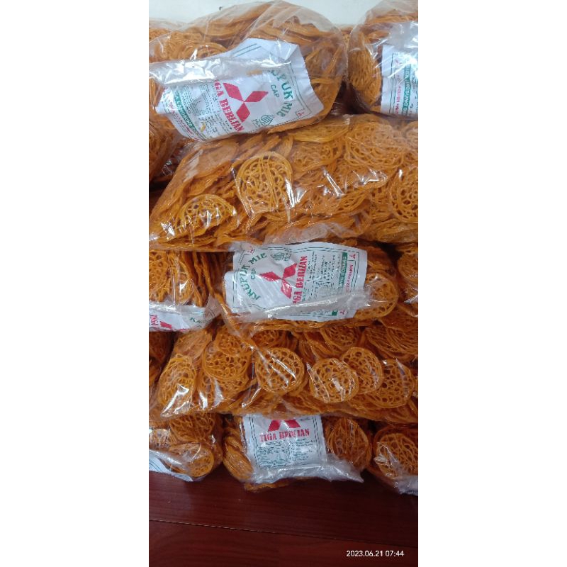 

kerupuk mie kuning