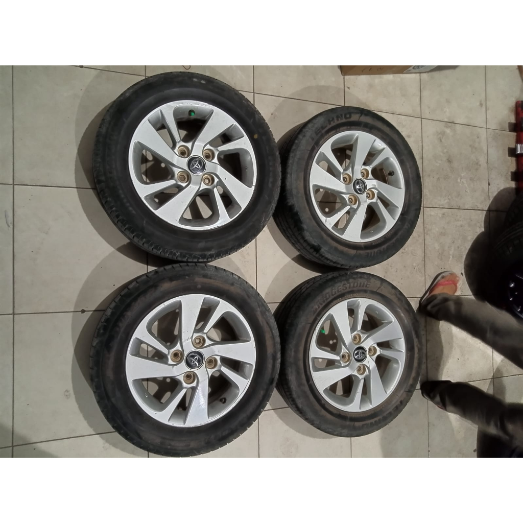 Velg Mobil Bekas Ring 15 Lubang 4 STD AVANZA VELOZ R15X5 4X114,3 BAN 185 65 R15