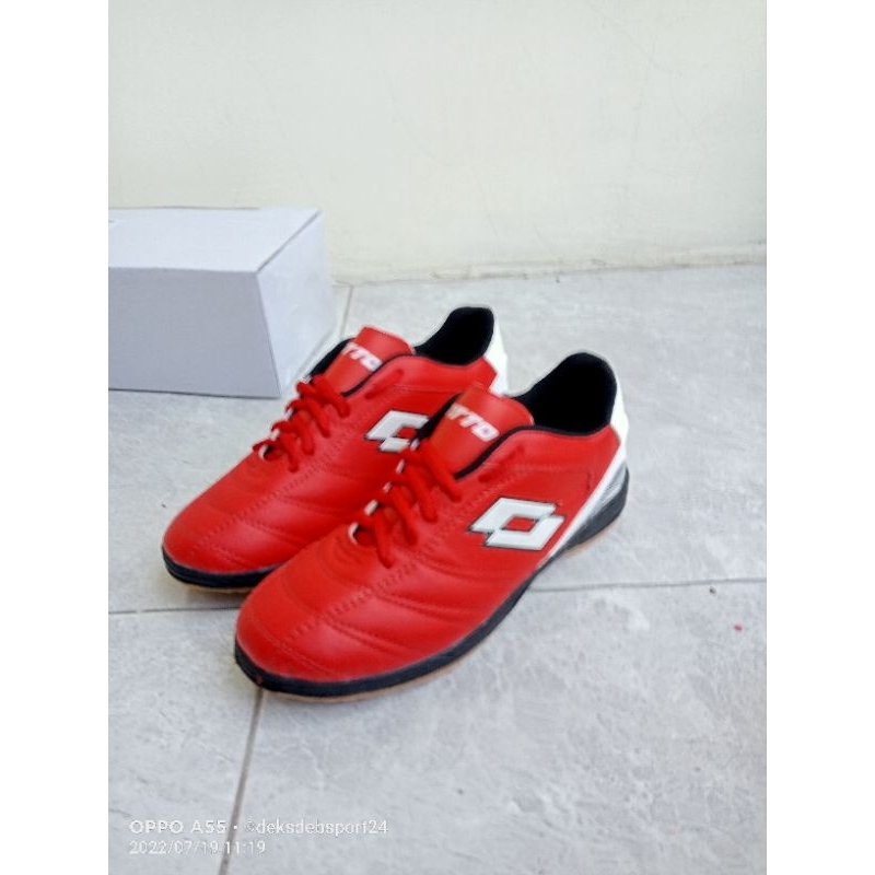 Sepatu Olahraga Futsal Lotto