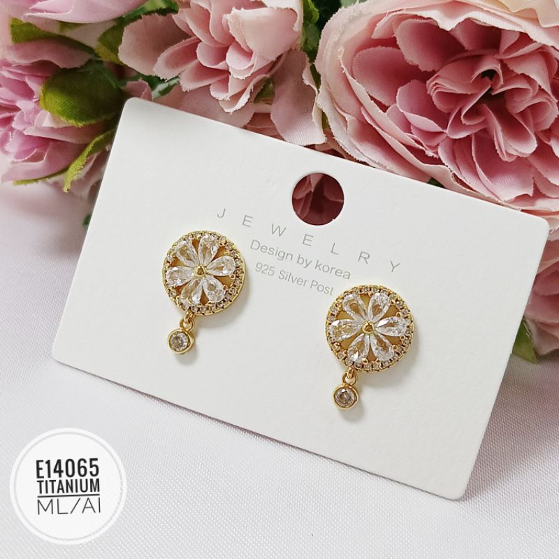 Anting tusuk titanium bunga permata zircon E14065