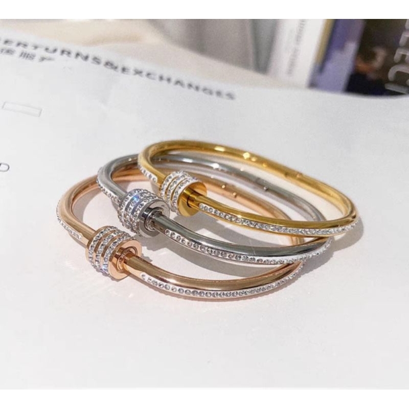 gelang bangle titanium fashion bukaan tengah di putar