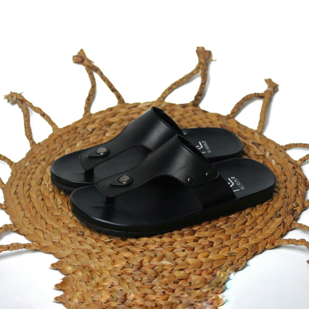 RIONZ CARLOS - Sandal Pria Jepit Kulit PU Hitam Coklat  Gaya Kekinian Murah - Sandal Casual Pria Cowok Flip Flop Original Terbaru