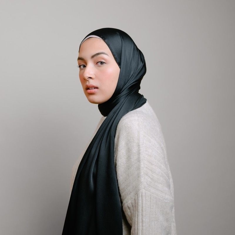 Pashmina silk hitam || Pashmina satin silk hitam || Pashmina satin silk cradenza malay textured
