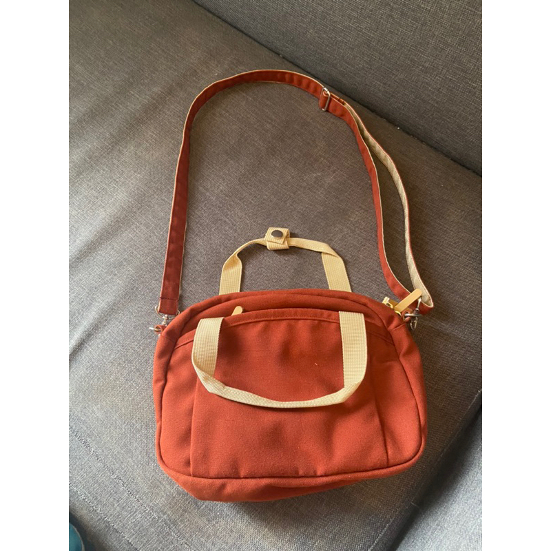 Preloved Tas Selempang Canvas Warna Merah Bata
