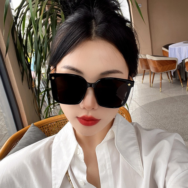 FAB NEW FASHION Kacamata Kotak Hitam Korean Sunglassess Wanita / Kacamata Hitam Fashion New Trend