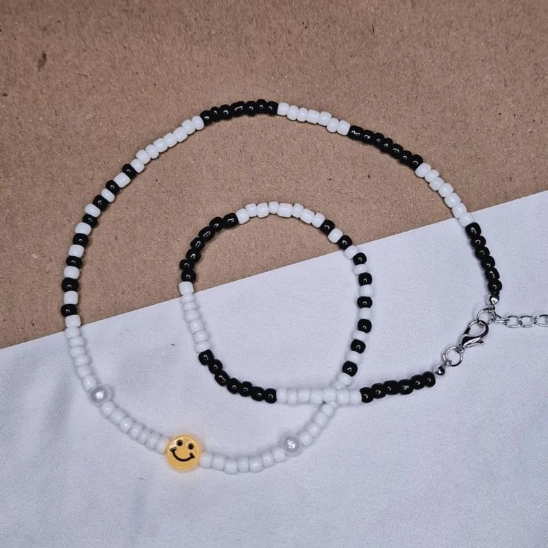 Kalung Hijab Wanita Mote Manik Hitam Putih Smile Kuning