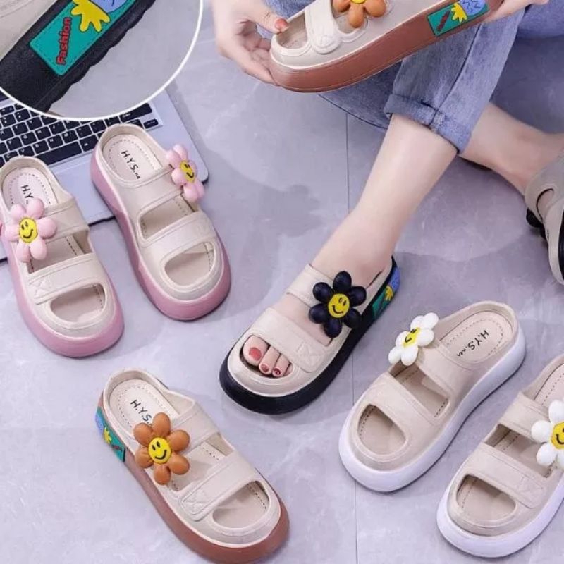 Sepatu Sandal Slop Wanita Motif Bunga Terbaru Sepatu Sandal Ban Dua Motif Bunga Terbaru Sandal Motif Bunga Ban Dua Kekinian Sepatu Sandal Firal Sepatu Sandal Weges Motif Bunga