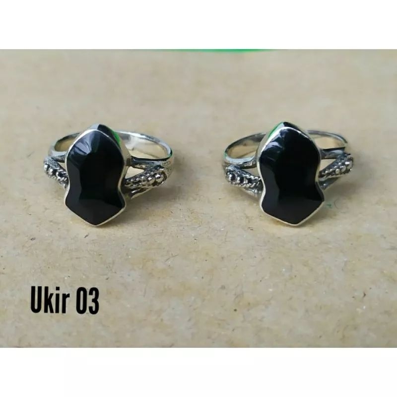 Cincin Terompah Ukir 3 Batu Hitam