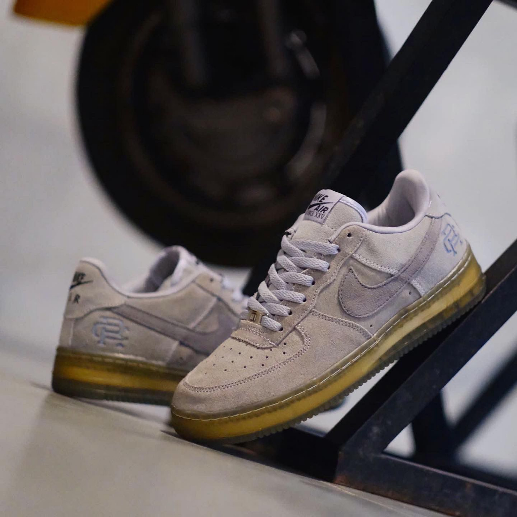 NIKE AIR FORCE 1 REIGNING CHAMP GREY