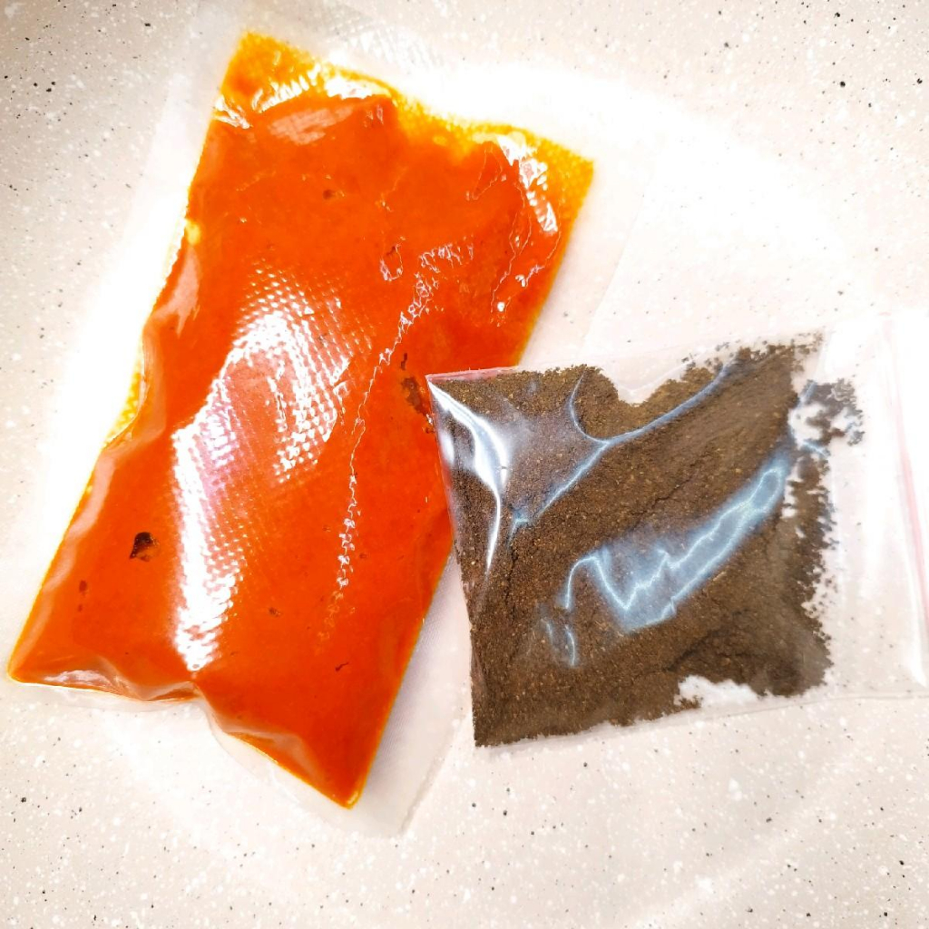 

Cabe dan bumbu kering kuah Sate Padang