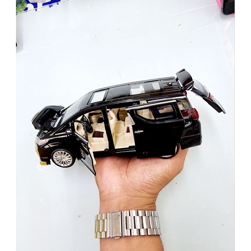 Diecast Toyota Alphard Edisi Hibrida 1:24 Bahan Metal