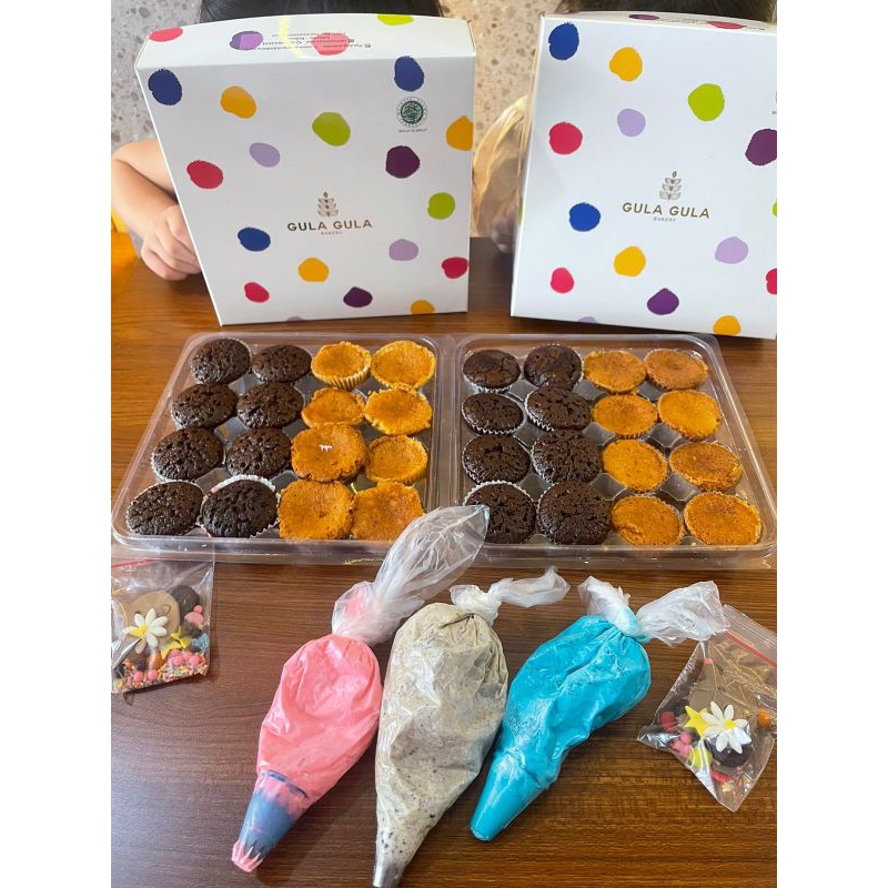 

Paket menghias mini cupcake kit