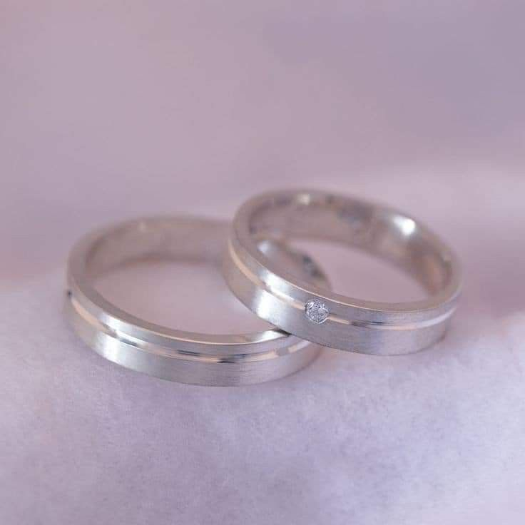 Cincin pernikahan perak