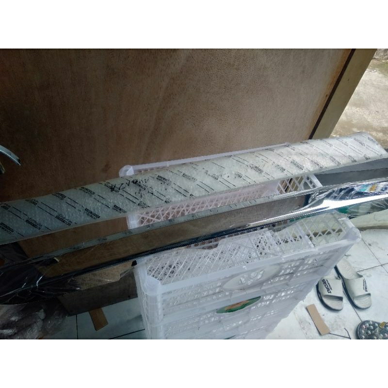 trunklid Lis pintu bagasi belakang all new Avanza Veloz/Xenia chrome
