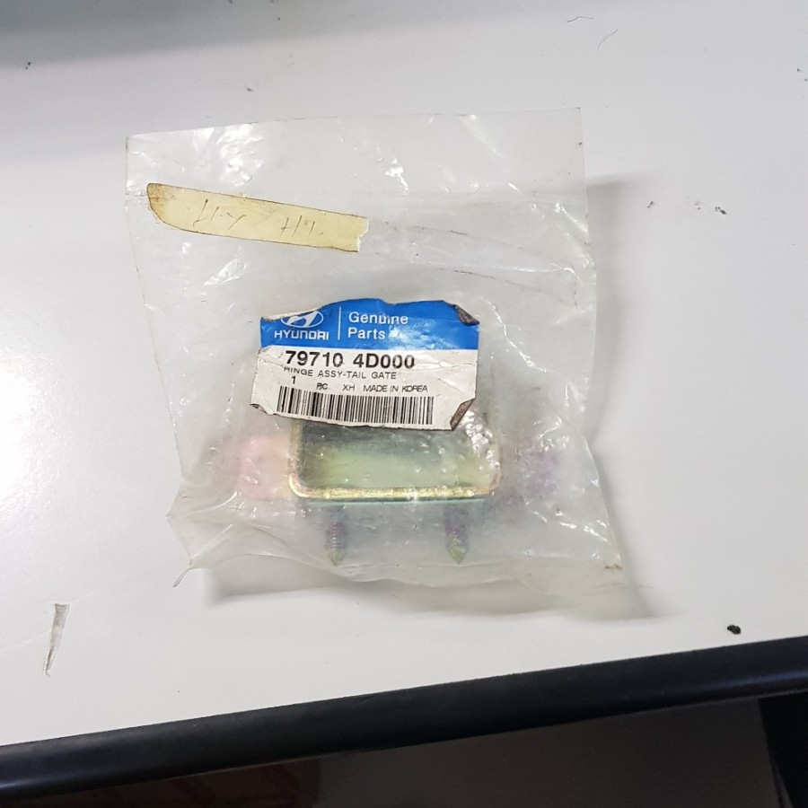 Engsel Kap Bagasi Hyundai H-1 Genuine Spare Parts