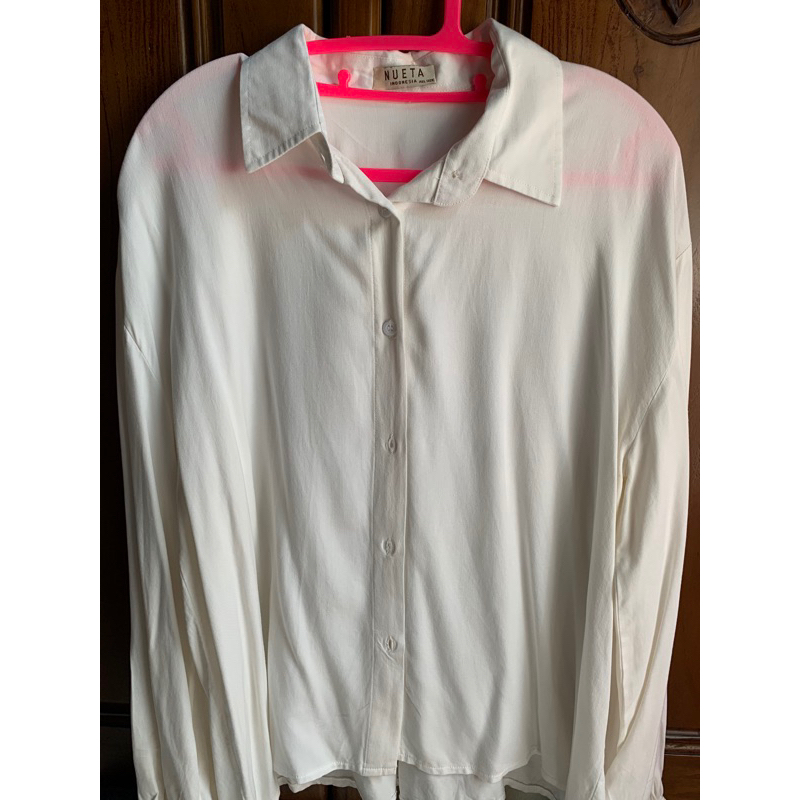 kemeja Nueta