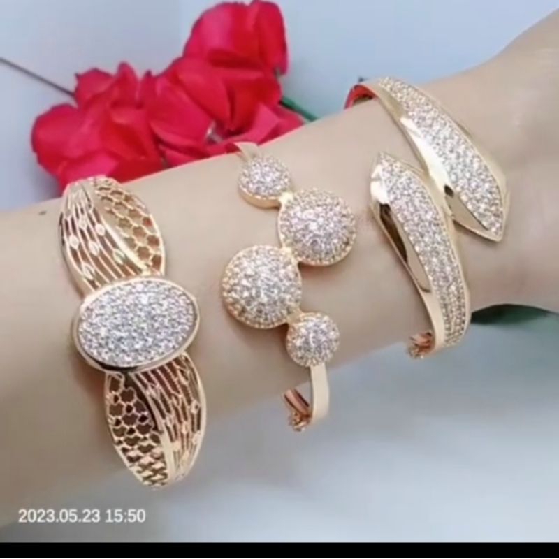 Gelang jumbo Titanium Tembaga Xuping Perhiasan Pashion Wanita Lapisi Emas