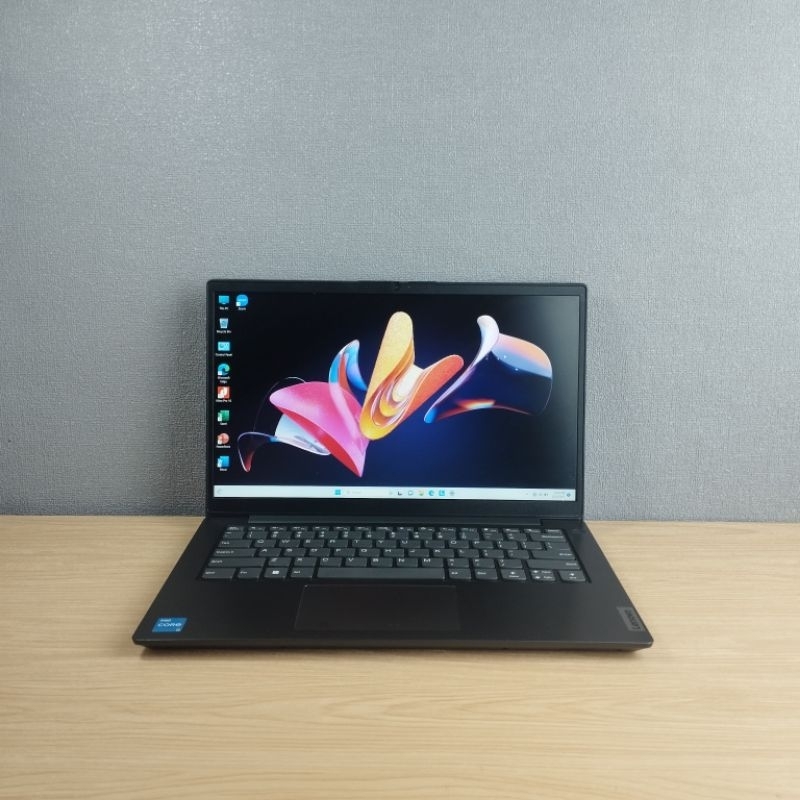 Laptop Second Lenovo Core i3 Ram 4gb SSD 256GB Siap Pakai