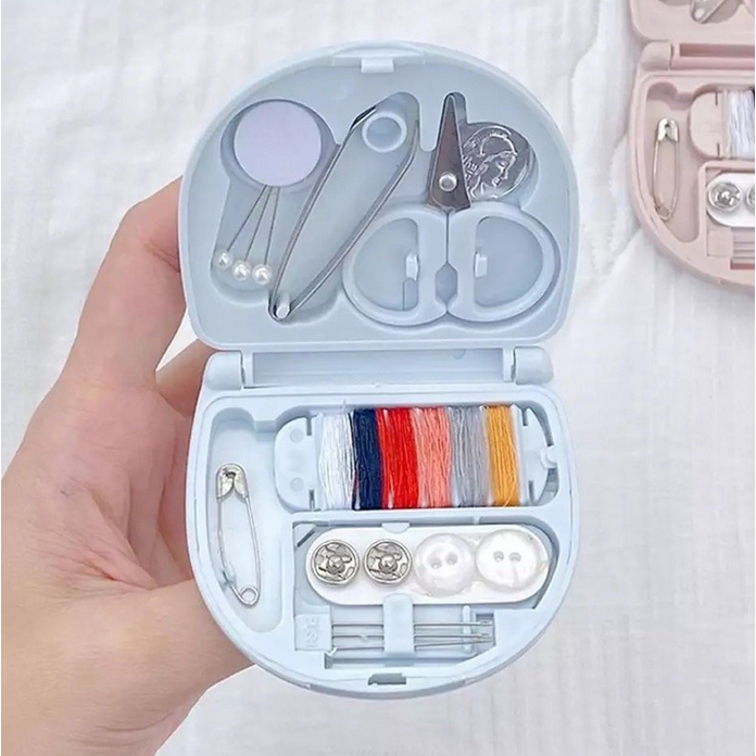 A614-A615 PERLENGKAPAN MENJAHIT MINI sew sewing kit traveling travel portable alat paket menjahit benang jarum gunting lipat warna warni pink biru pentul peniti hobi koleksi baju celana bahan kain box pinset tekstil soft furnishing