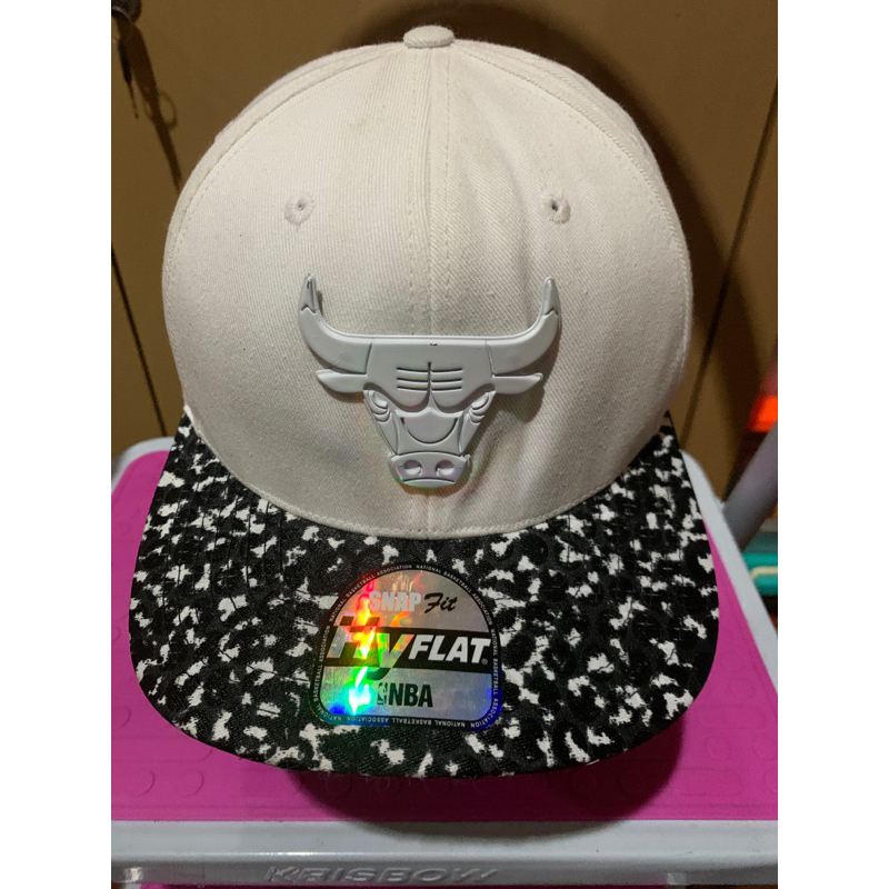 Topi Snapback sekon Bulls Putih Hyflat banteng besi putih