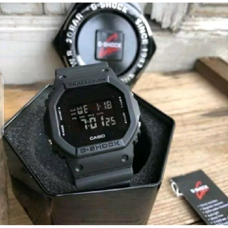 Jam tangan pria/wanita casio G shok DW 5600 fullblack