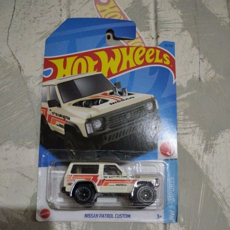 Hotwheels Nissan patrol custom