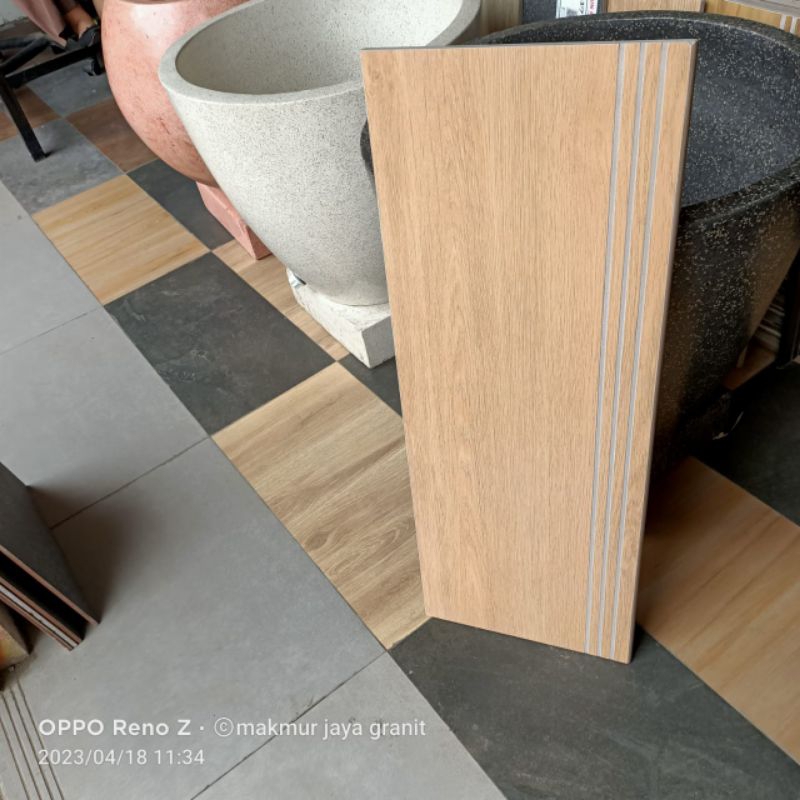 GRANIT TANGGA MATT MOTIP KAYU 30X80 TORCH