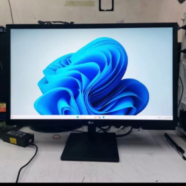 MONITOR LG 24 INCHI LIKE NEW BERGARANSI