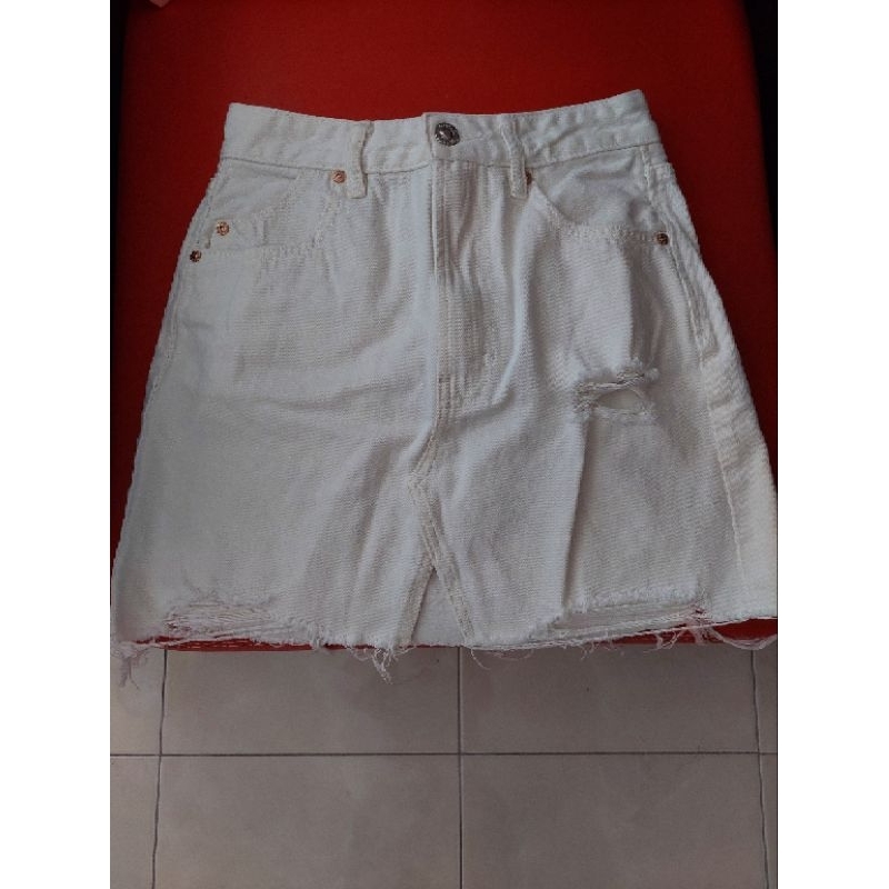 Rok Denim Putih Stradivarius