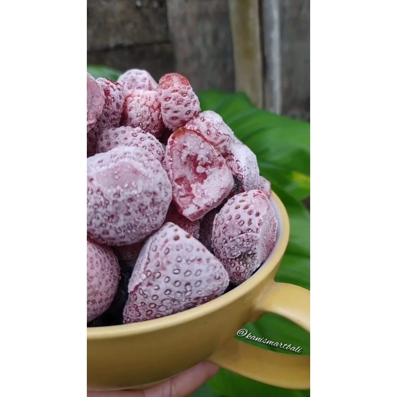 

buah frozen strawberry / stroberi beku