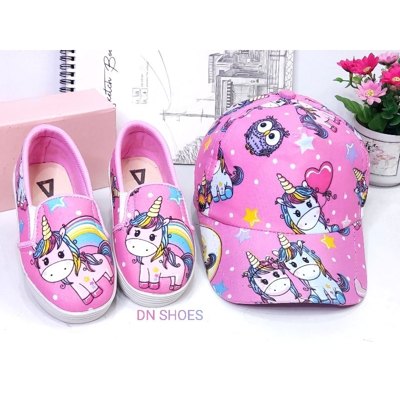 Paket Sepatu dan Topi Anak Perempuan Slip On dan Topi Anak Karakter Paket Sepatu Topi Baseball Anak Murah Lucu Karakter Unicorn Pink