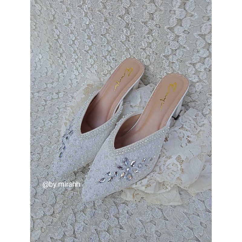 wedding shoes / selop payet / selop brukat