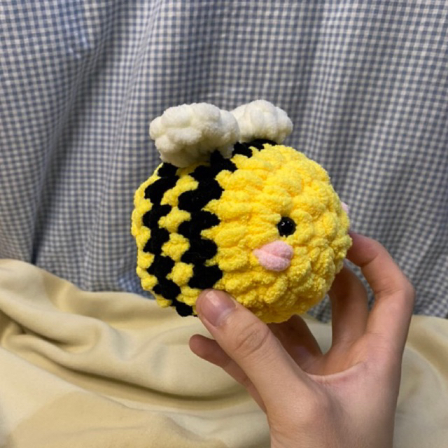 Bee amigurumi