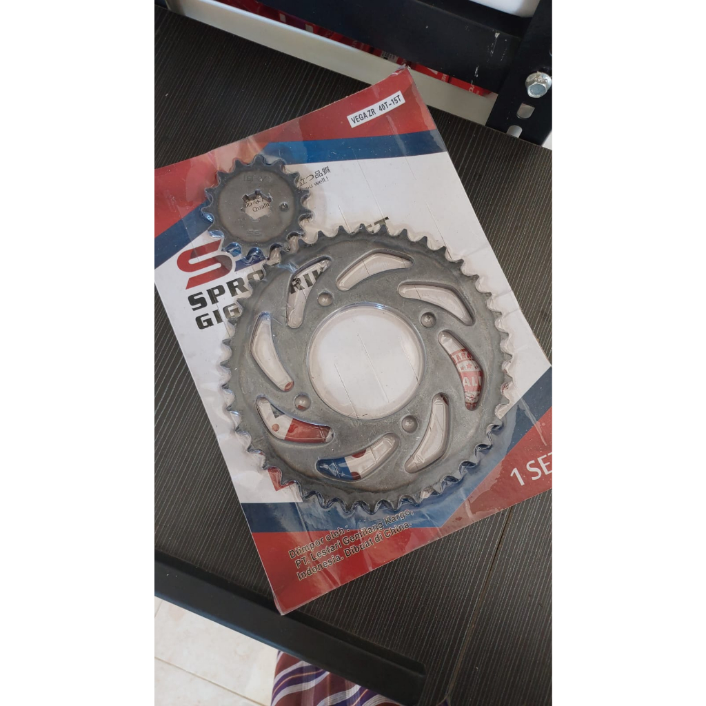 GEAR GIR DEPAN BELAKANG UNTUK VEGA ZR UKURAN 15/40T 428