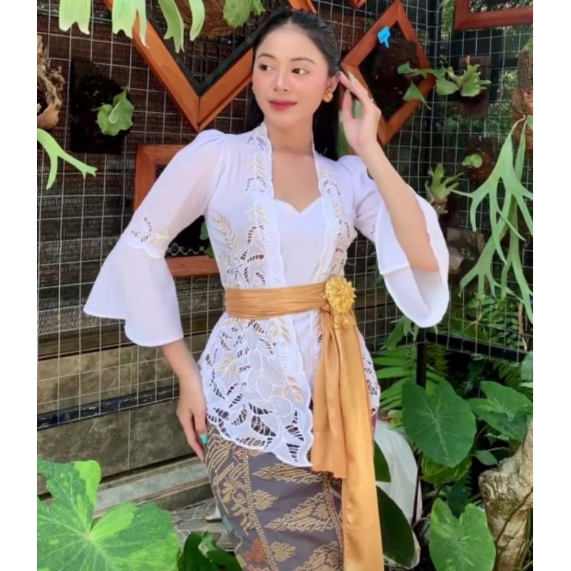 Kebaya bordir jadi padii