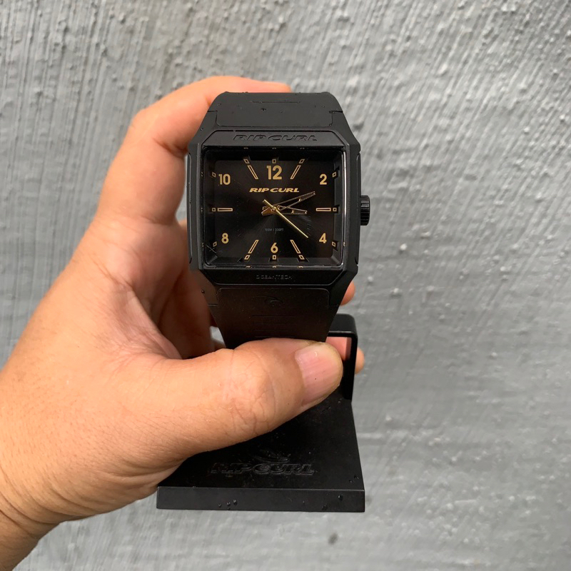 Jam tangan ripcurl rifles analog black gold