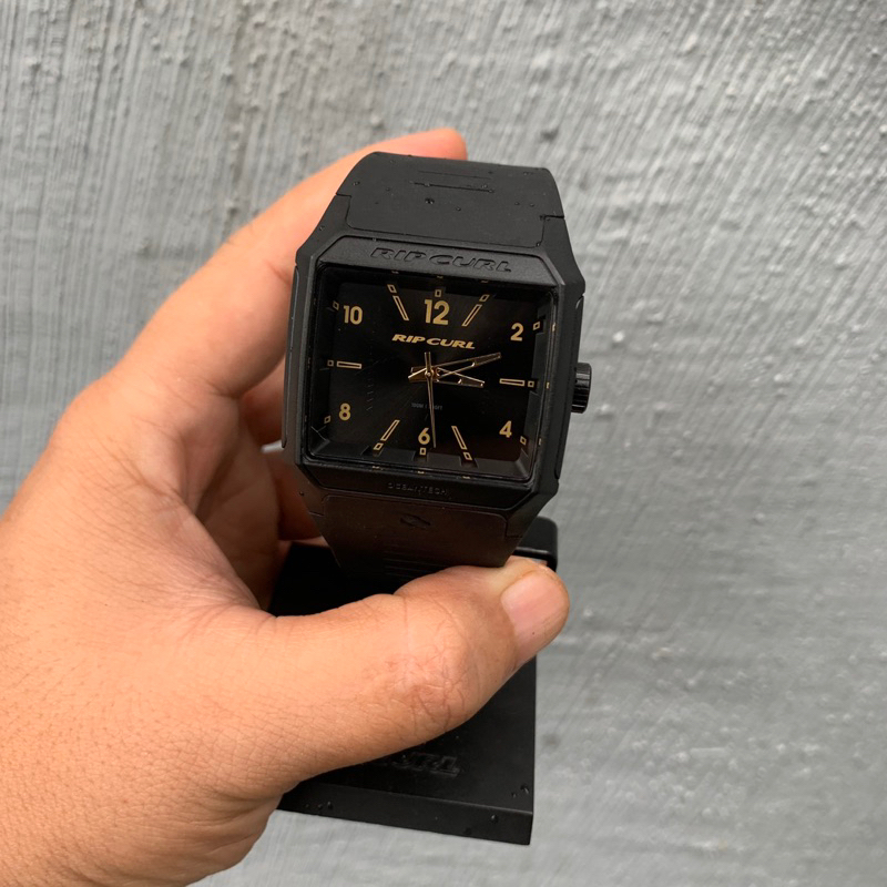 Jam tangan ripcurl rifles analog black gold