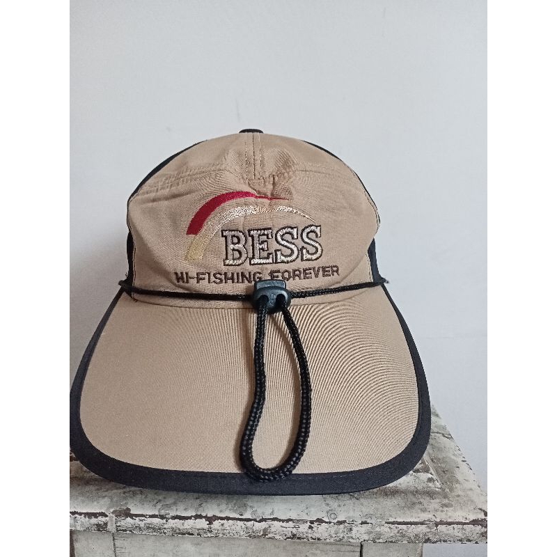 Topi Outdoor Mancing Bess Fishing Warna Coklat Muda Visor Panjang Ada Tali Leher Dagu